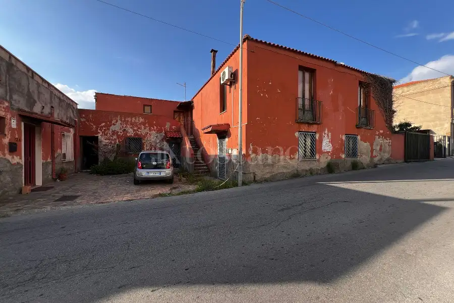 Casa Indipendente in vendita di 420 mq a €270.000 (rif. 5/2026)