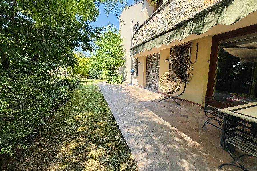 Villa in vendita di 385 mq a €880.000 (rif. 39/2026)