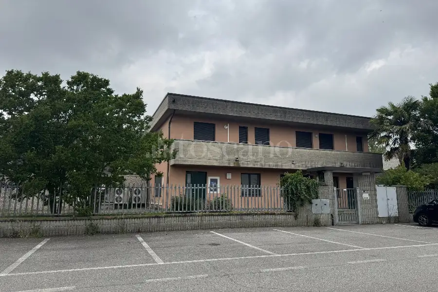 Laboratorio in vendita di 920 mq a €60,000 (rif. TS324AF)