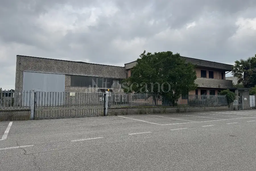 Laboratorio in vendita di 920 mq a €60,000 (rif. TS324AF)