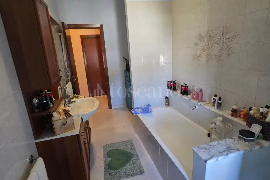 Villa Plurifamiliare in vendita di 575 mq a €580.000 (rif. 33/2026)