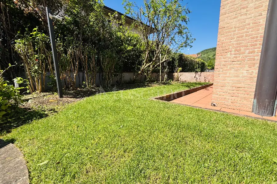Villa Bifamiliare in vendita di 320 mq a €780.000 (rif. 65/2025)