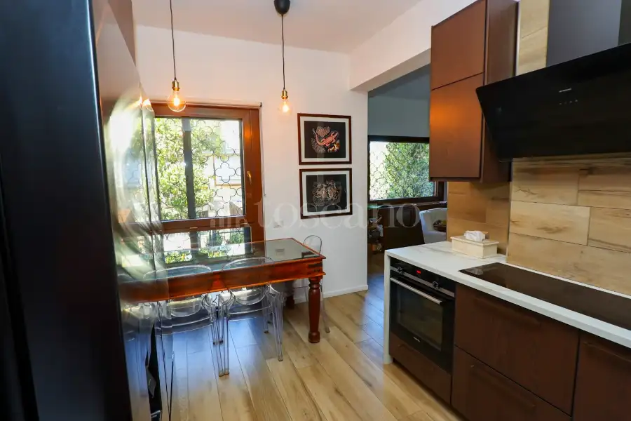 Villa Plurifamiliare in vendita di 210 mq a €675.000 (rif. 62/2026)