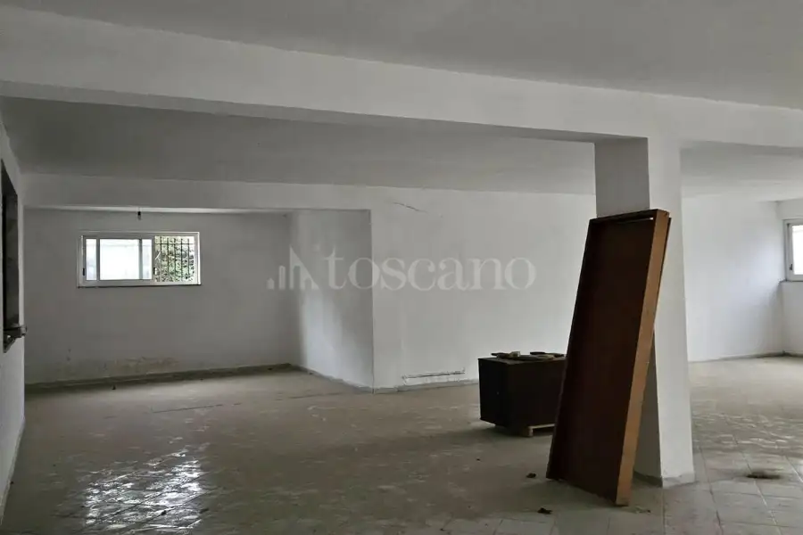 Negozio in affitto di 200 mq a €1.400 (rif. 16/2026)