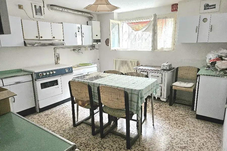 Casa Indipendente in vendita di 300 mq a €300.000 (rif. 6/2026)