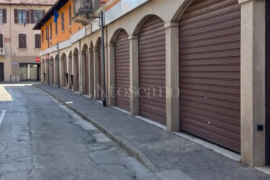 Negozio in vendita di 1.200 mq a €650.000 (rif. 20/2026)