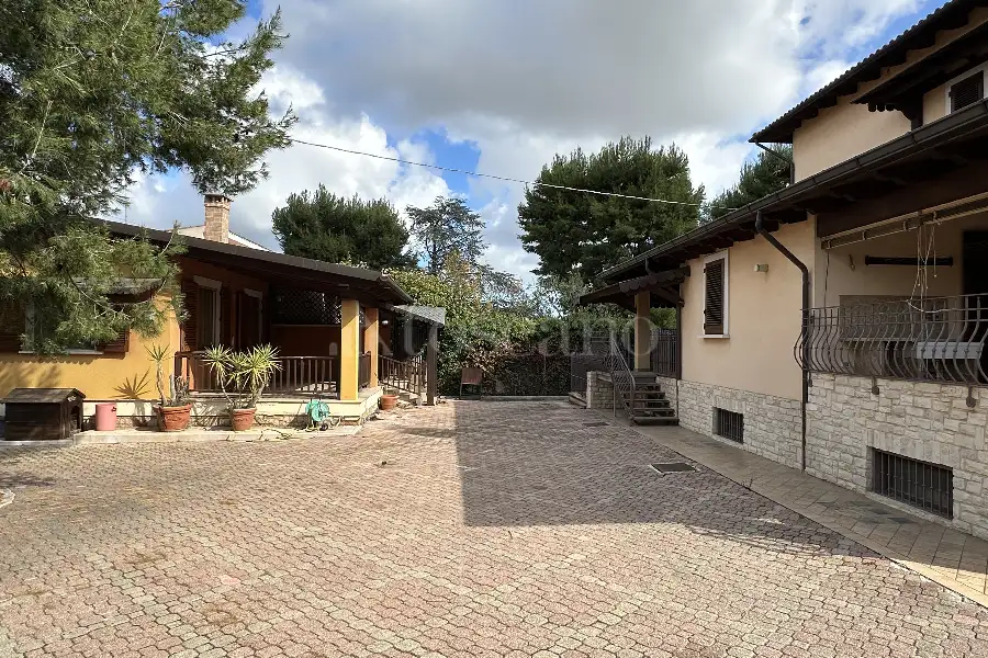 Casale in vendita di 747 mq a €790.000 (rif. 11/2026)