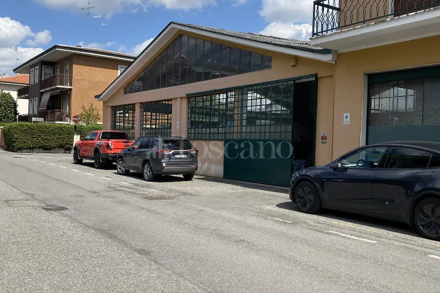 Capannone in vendita di 555 mq a €2,200 (rif. MRE4226VA)