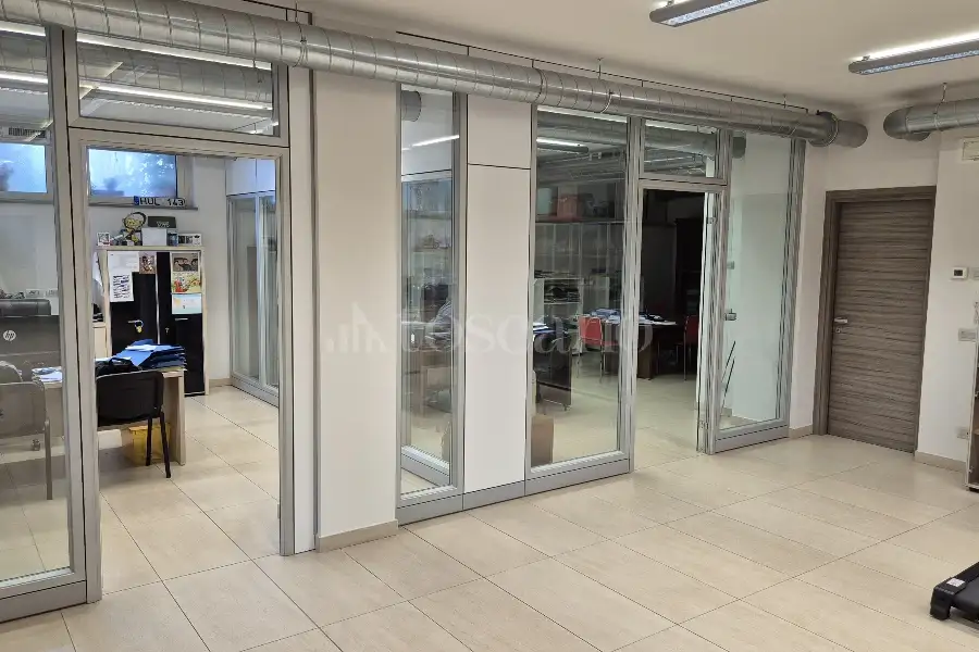 Magazzino in vendita di 500 mq a €450,000 (rif. TS0205VE.1)
