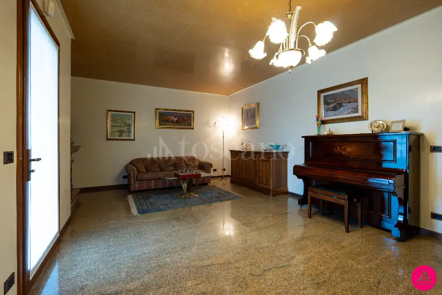 Villino a Schiera in vendita di 228 mq a €395.000 (rif. 177/2026)