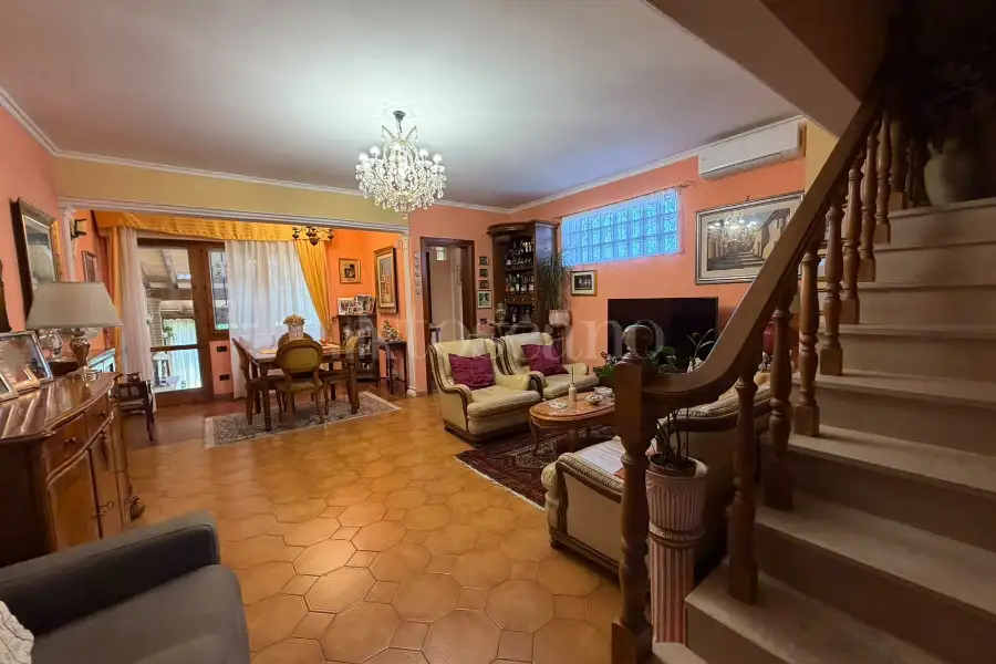Villa Bifamiliare in vendita di 250 mq a €579.000 (rif. 20/2026)