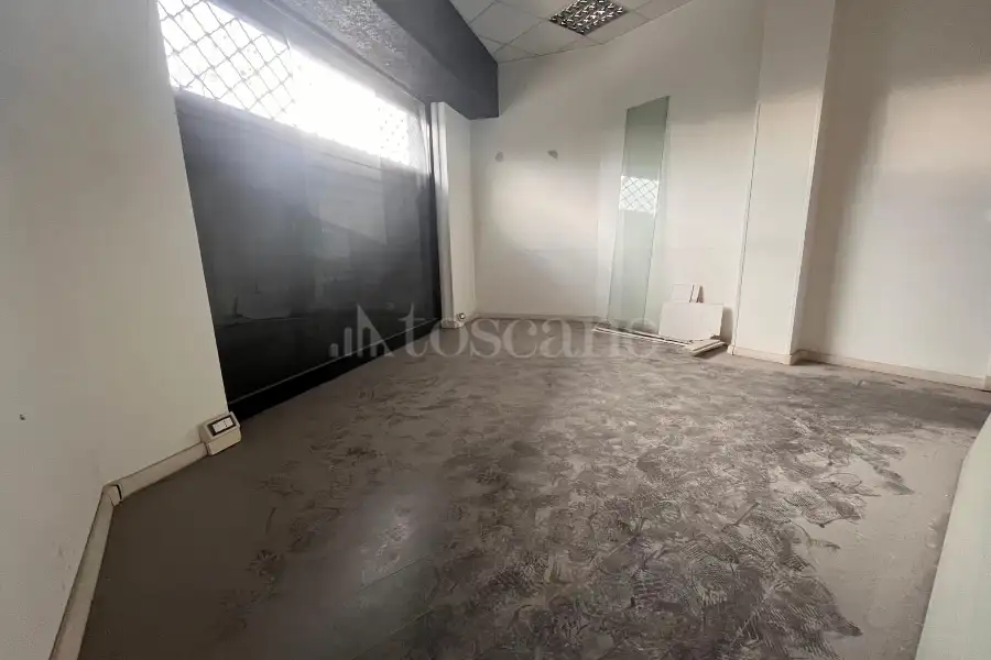 Negozio in vendita di 96 mq a €234.000 (rif. 11/2026)