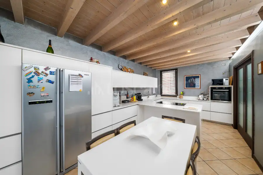 Villa in vendita di 350 mq a €980.000 (rif. 70/2025)