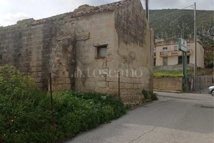 Casa Indipendente in vendita di 240 mq a €70.000 (rif. 5/2025)