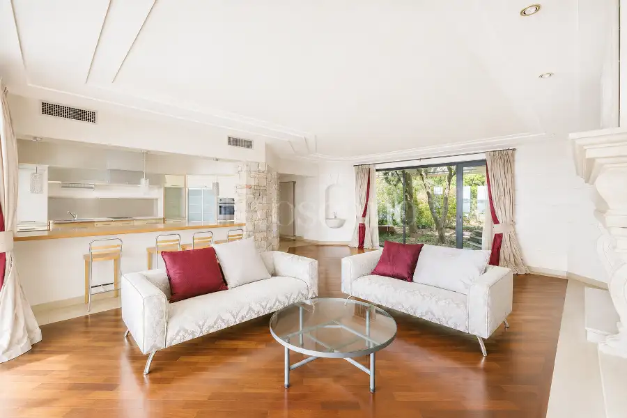 Villa in vendita di 750 mq a €6.400.000 (rif. 30/2024)