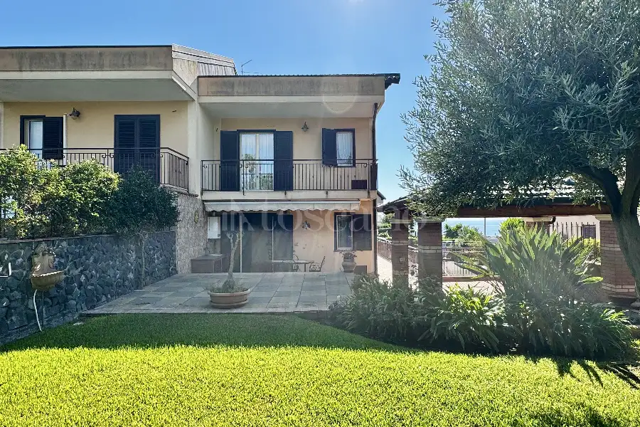 Villa Bifamiliare in vendita di 160 mq a €598.000 (rif. 156/2026)