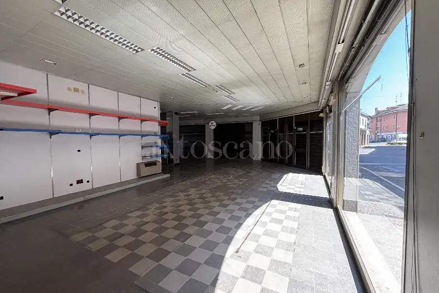 Negozio in vendita di 120 mq a €130.000 (rif. 45/2026)