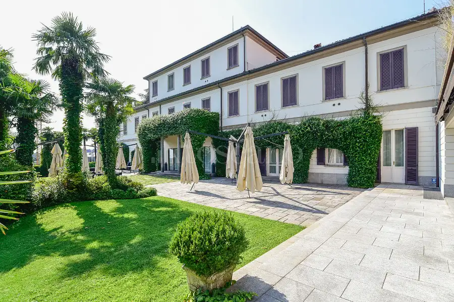 Albergo in vendita di 2.300 mq a €4.500.000 (rif. 39/2026)