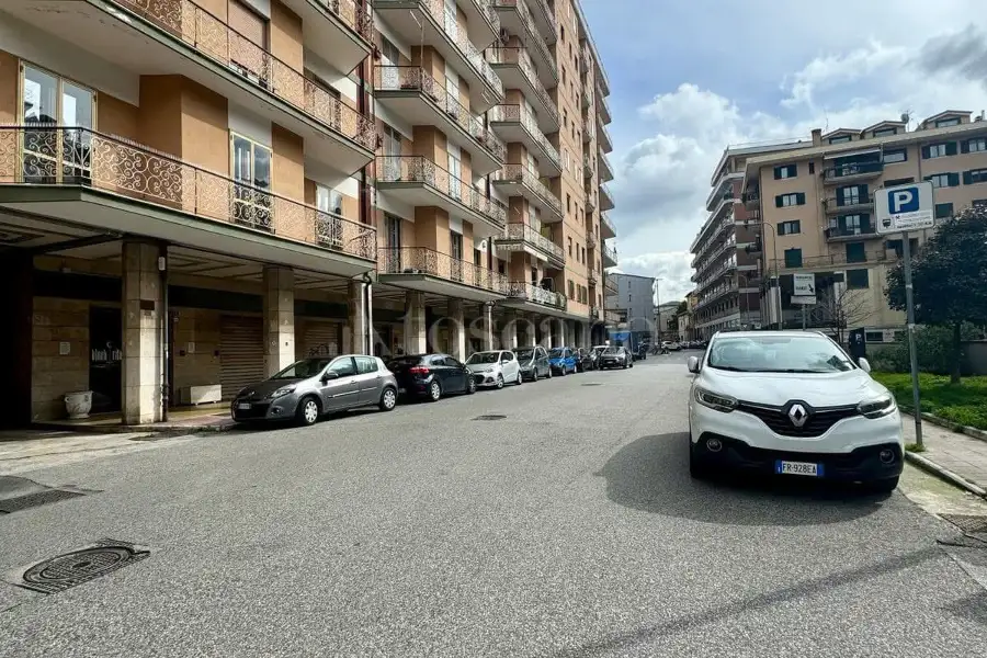 Negozio in affitto di 35 mq a €400 (rif. 41/2025)