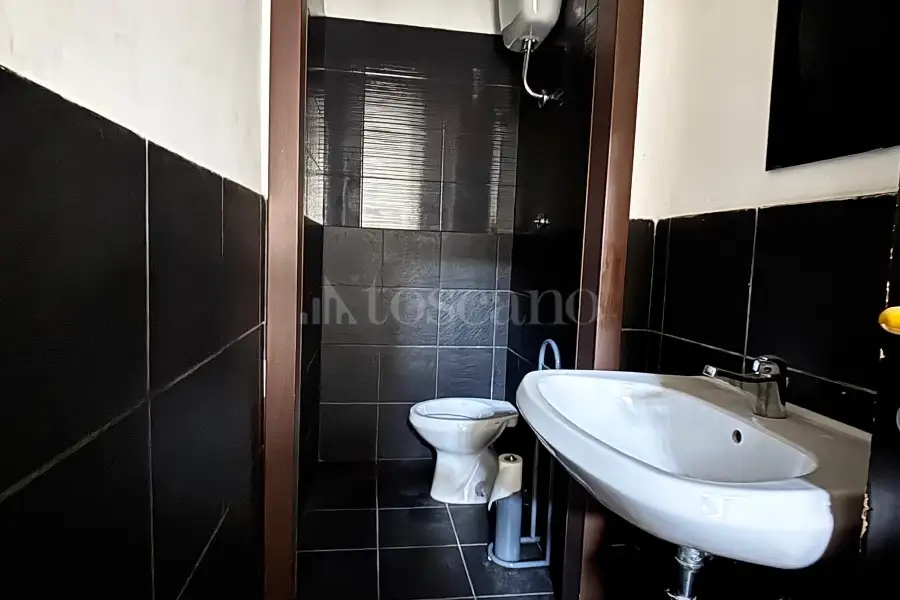 Negozio in vendita di 90 mq a €59.000 (rif. 15/2026)
