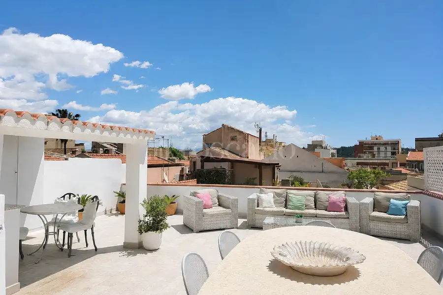 Palazzo in vendita di 210 mq a €950.000 (rif. 36/2026)