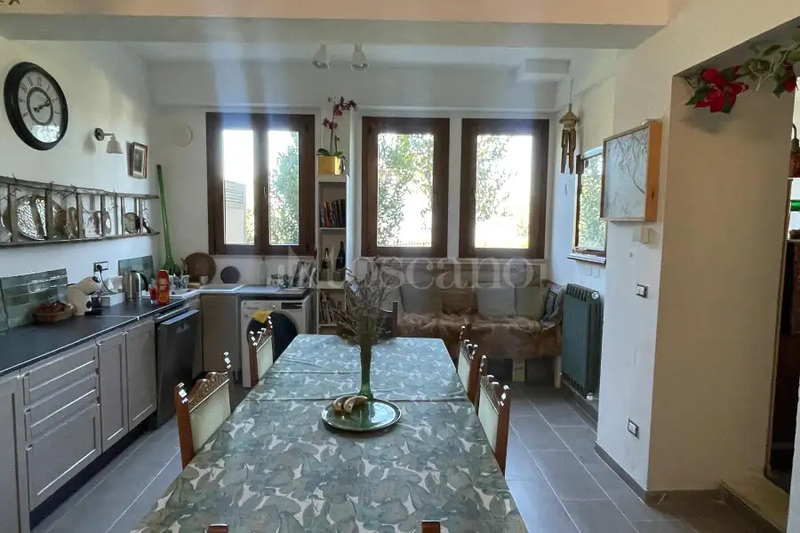Casa Indipendente in vendita di 300 mq a €249.000 (rif. 18/2026)