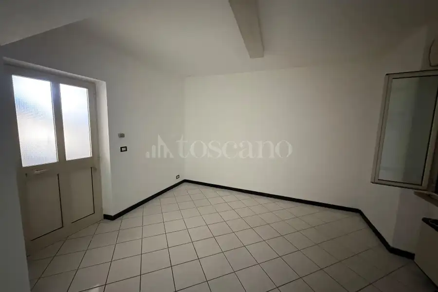 Stabile Uso Ufficio in vendita di 310 mq a €350.000 (rif. 80/2026)