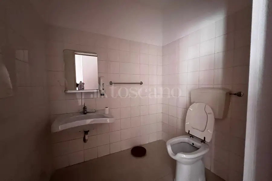 Negozio in affitto di 85 mq a €2.200 (rif. 20/2026)