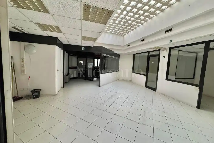 Ufficio in affitto di 300 mq a €1.000 (rif. 23/2026)