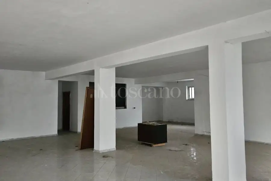 Negozio in affitto di 200 mq a €1.400 (rif. 16/2026)