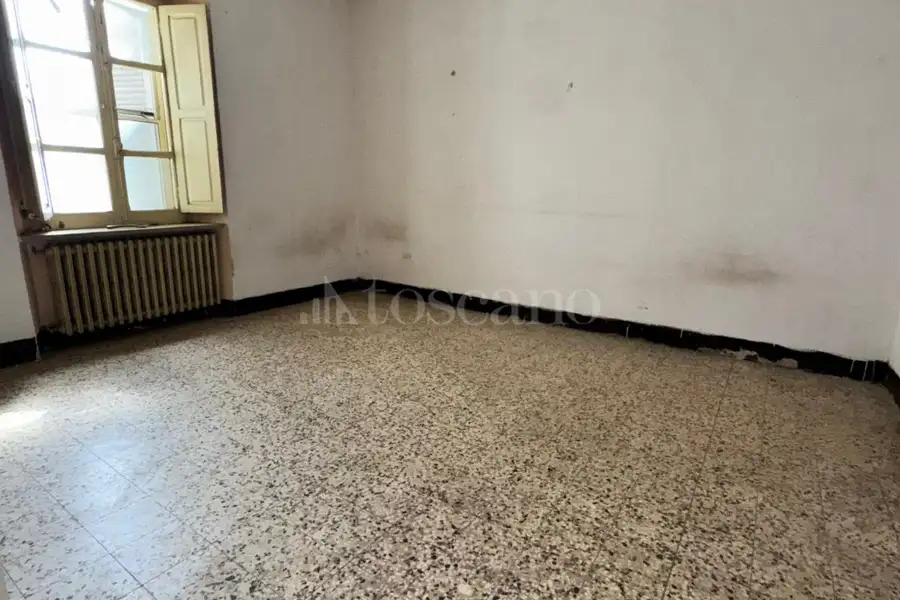 Casa Indipendente in vendita di 250 mq a €90.000 (rif. 102/2025)