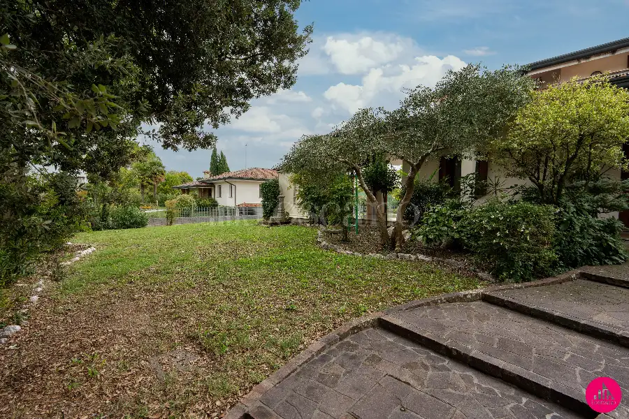 Villino a Schiera in vendita di 228 mq a €395.000 (rif. 177/2026)