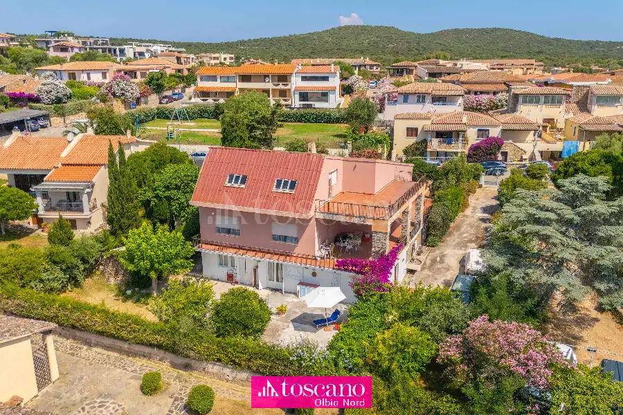 Villa in vendita di 330 mq a €1.500.000 (rif. 42/2026)