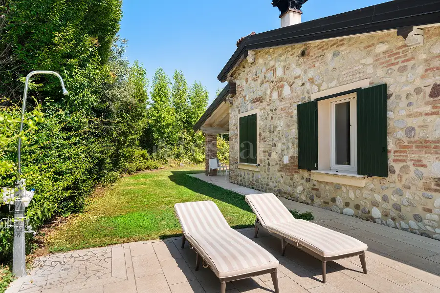 Villa in vendita di 350 mq a €970.000 (rif. 41/2026)