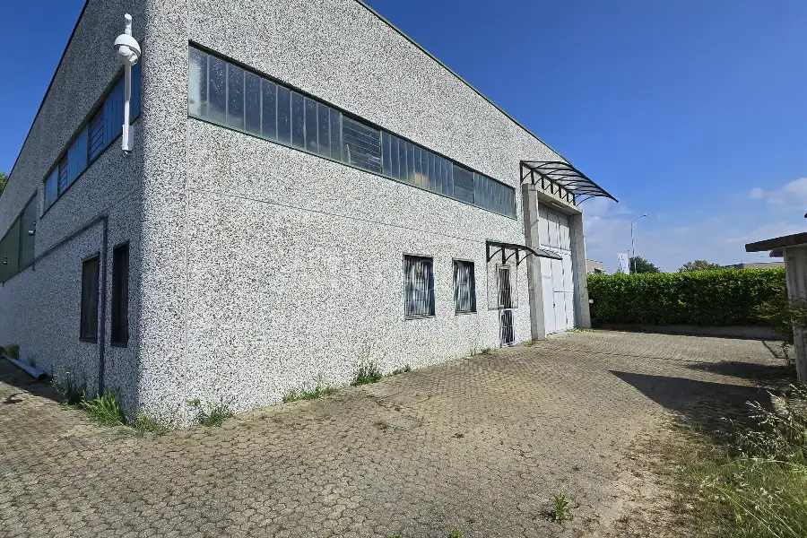 Capannone in vendita di 300 mq a €1,500 (rif. TS0325AF)