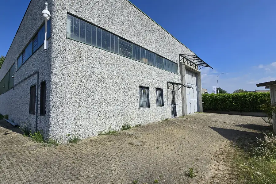 Capannone in vendita di 300 mq a €1,500 (rif. TS0325AF)