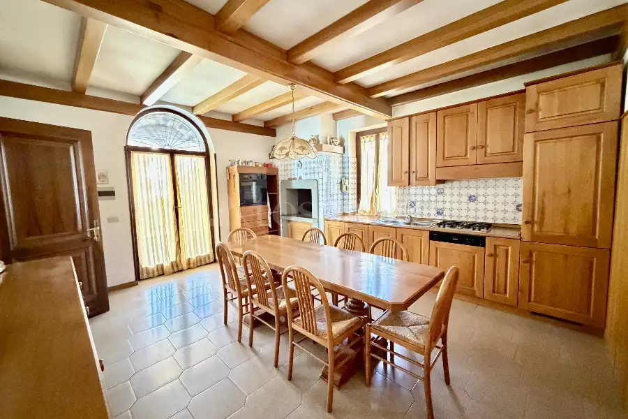 Villa in vendita di 400 mq a €870.000 (rif. 13/2026)