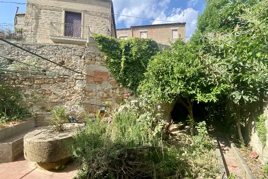 Casa Indipendente in vendita di 300 mq a €249.000 (rif. 103/2025)