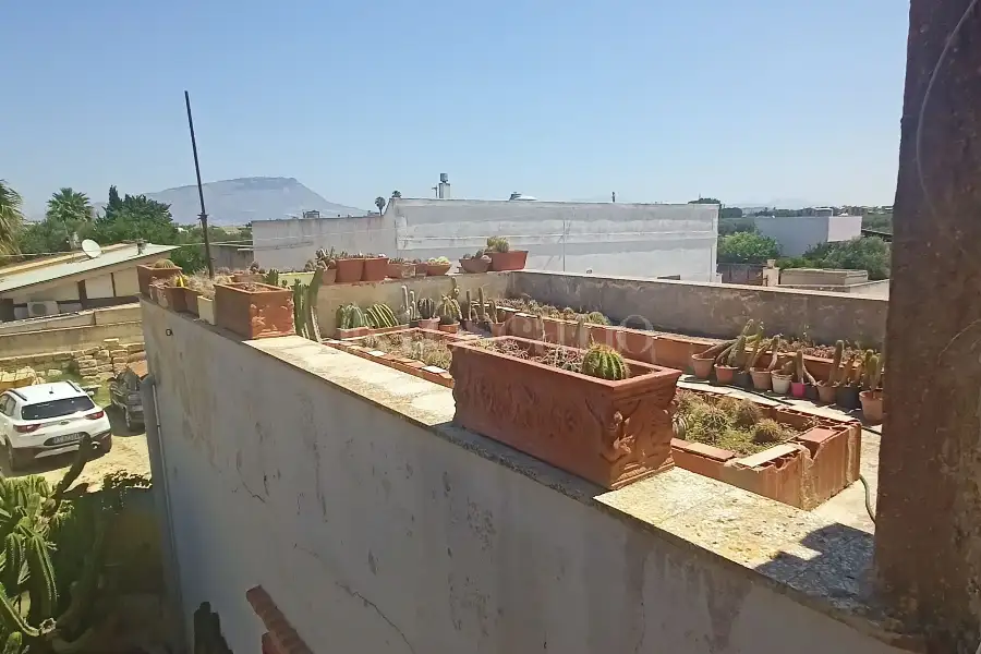 Casa Indipendente in vendita di 458 mq a €185.000 (rif. 39/2026)