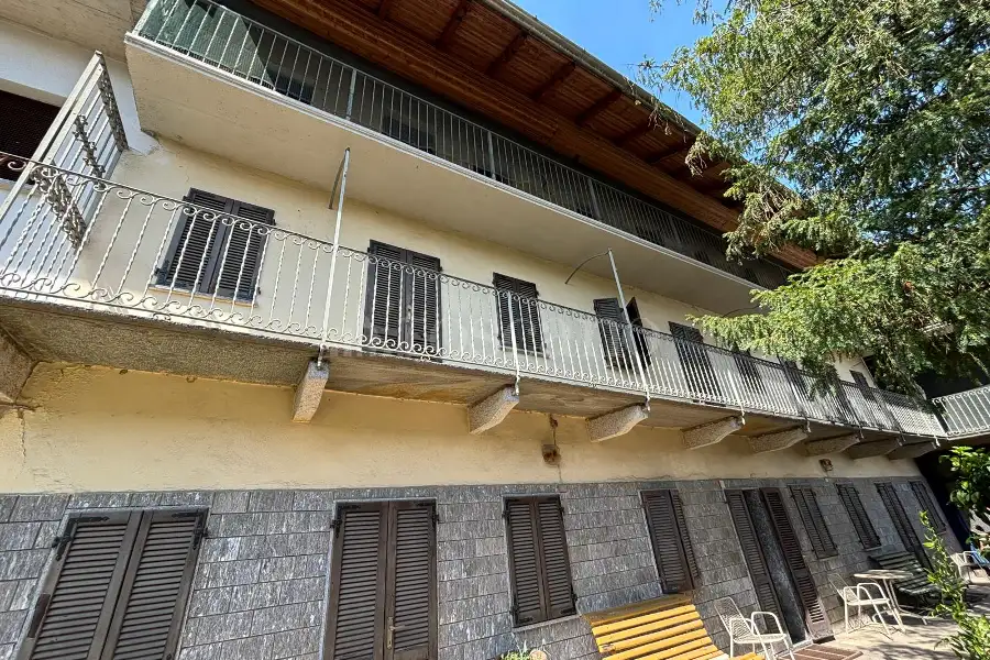 Casale in vendita di 840 mq a €650.000 (rif. 38/2026)