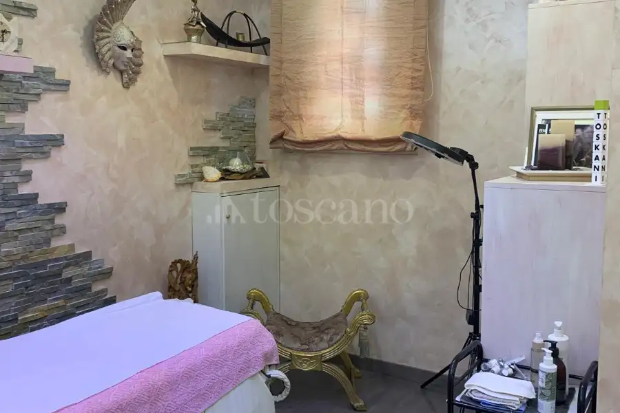 Negozio in vendita di 80 mq a €199.000 (rif. 12/2026)