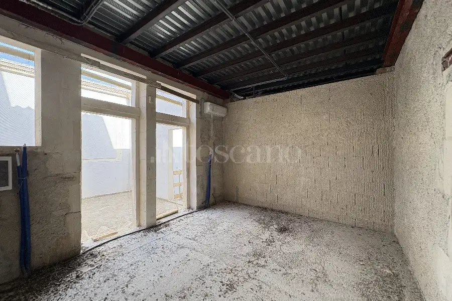 Palazzo in vendita di 420 mq a €800.000 (rif. 107/2026)