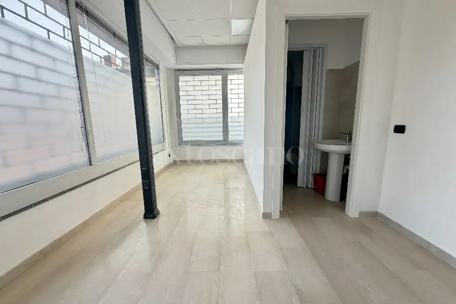 Negozio in affitto di 45 mq a €850 (rif. 9/2026)