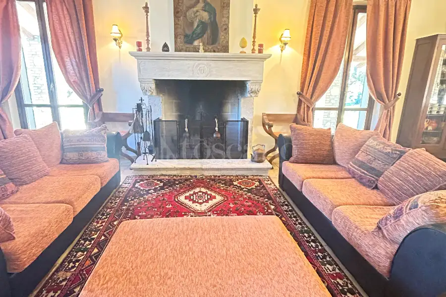 Villa in vendita di 480 mq a €880.000 (rif. 4/2026)