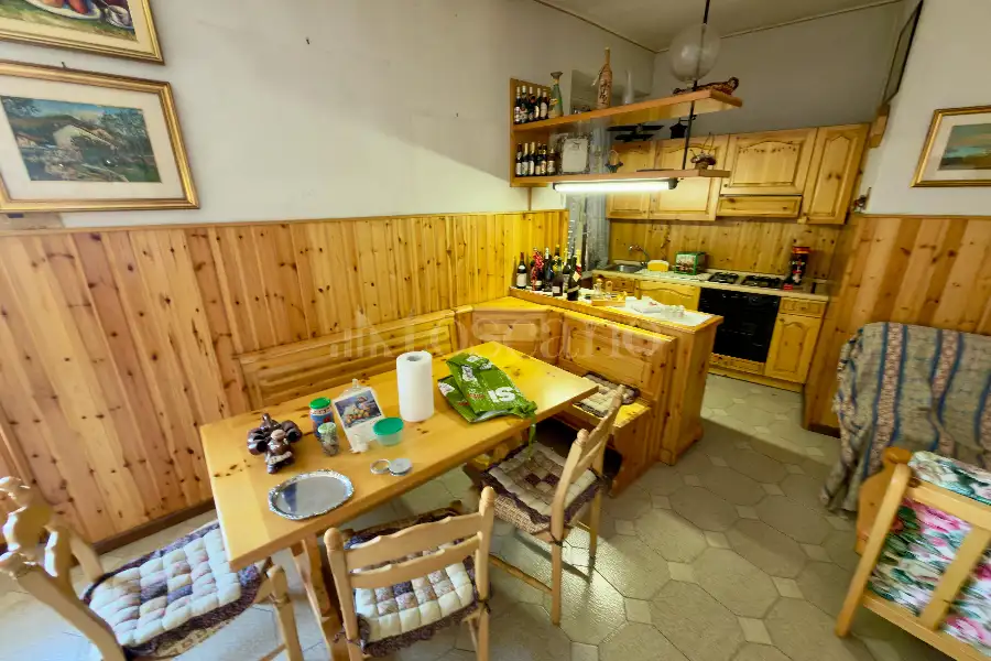 Casa Indipendente in vendita di 250 mq a €272.000 (rif. 5/2026)