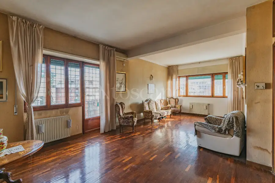 Attico in vendita di 140 mq a €749.000 (rif. 38/2025)