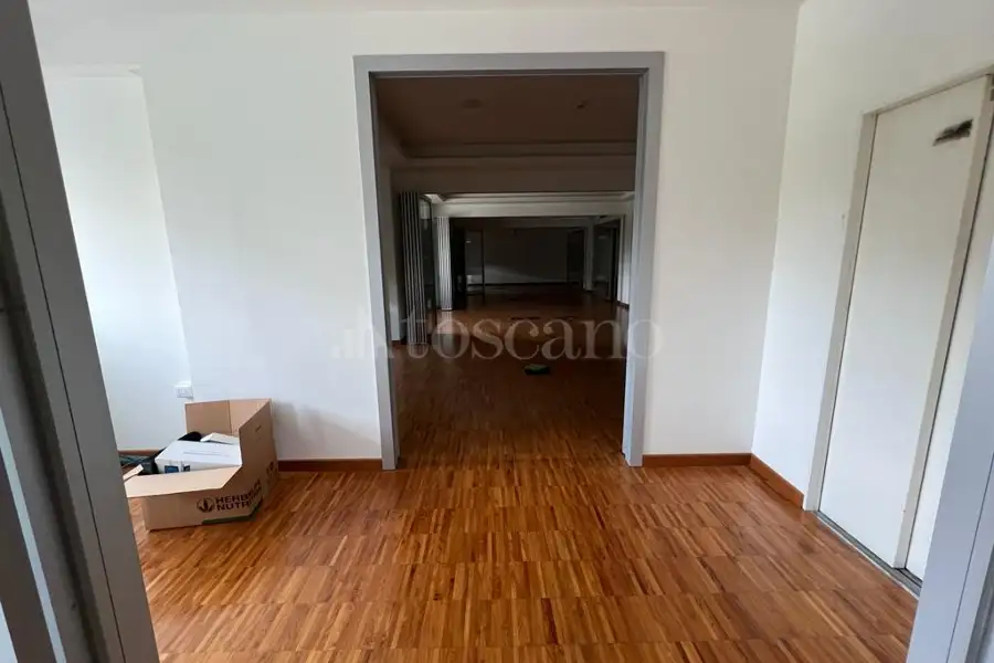 Negozio in affitto di 863 mq a €23.000 (rif. 74/2023)