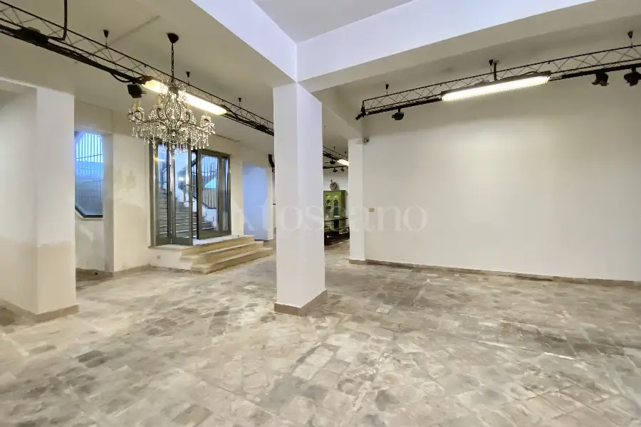 Negozio in vendita di 209 mq a €260.000 (rif. 11/2025)