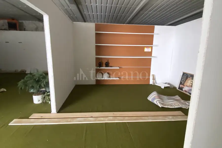 Capannone in vendita di 2000 mq a €205,000 (rif. TS0033VE.D)