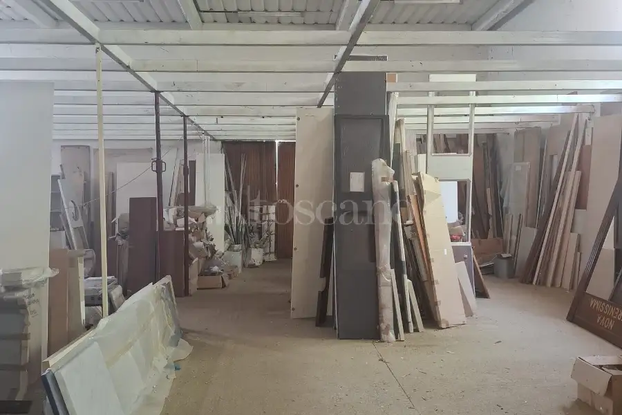 Capannone in vendita di 2000 mq a €205,000 (rif. TS0033VE.D)